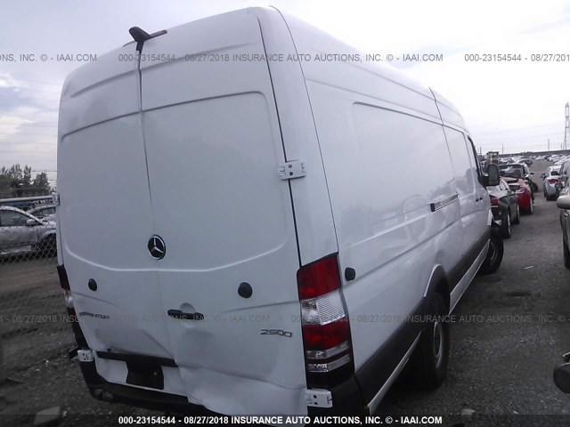 WD3PE8CD5HP558453 - 2017 MERCEDES-BENZ SPRINTER 2500 WHITE photo 4