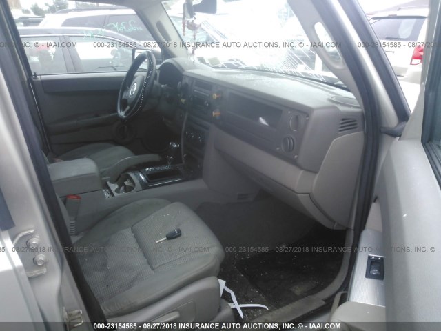 1J8HG48K17C576869 - 2007 JEEP COMMANDER SILVER photo 5