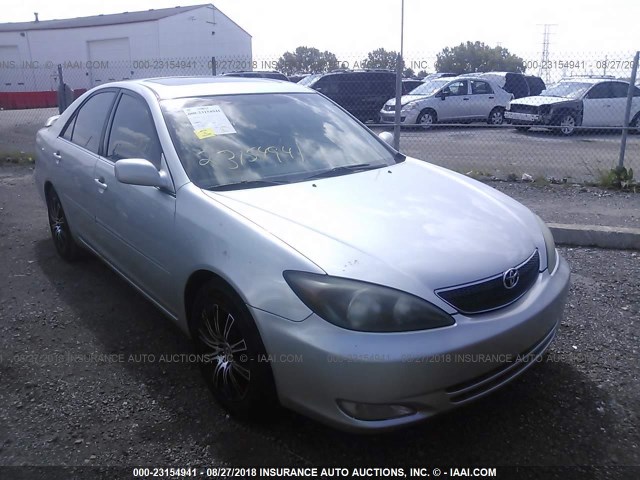 4T1BF30K22U507774 - 2002 TOYOTA CAMRY LE/XLE/SE 银色 照片 1