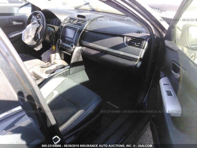 4T1BF1FKXDU299190 - 2013 TOYOTA CAMRY L/SE/LE/XLE 灰色 照片 5