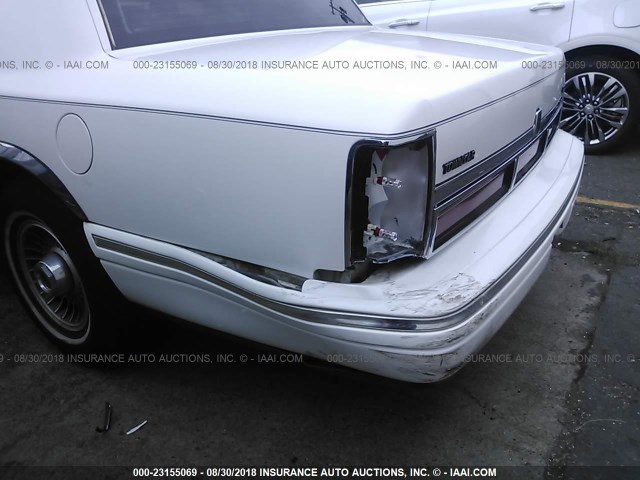 1LNLM81W6VY630385 - 1997 LINCOLN TOWN CAR EXECUTIVE WHITE photo 6