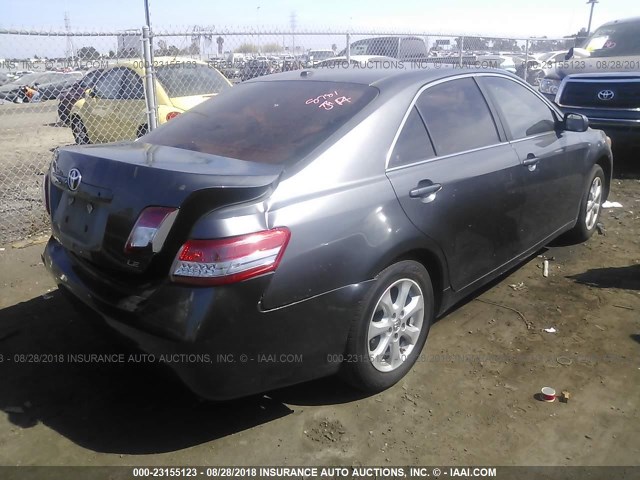 4T4BF3EK3BR151074 - 2011 TOYOTA CAMRY SE/LE/XLE ნაცრისფერი ფოტო 4