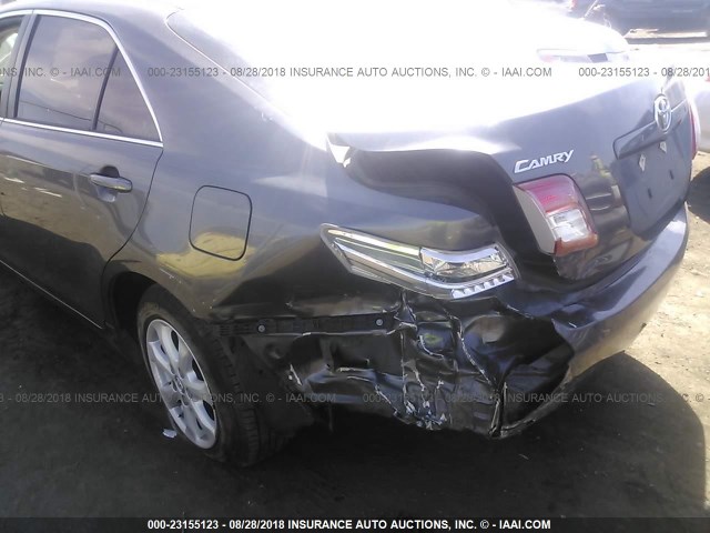 4T4BF3EK3BR151074 - 2011 TOYOTA CAMRY SE/LE/XLE ნაცრისფერი ფოტო 6