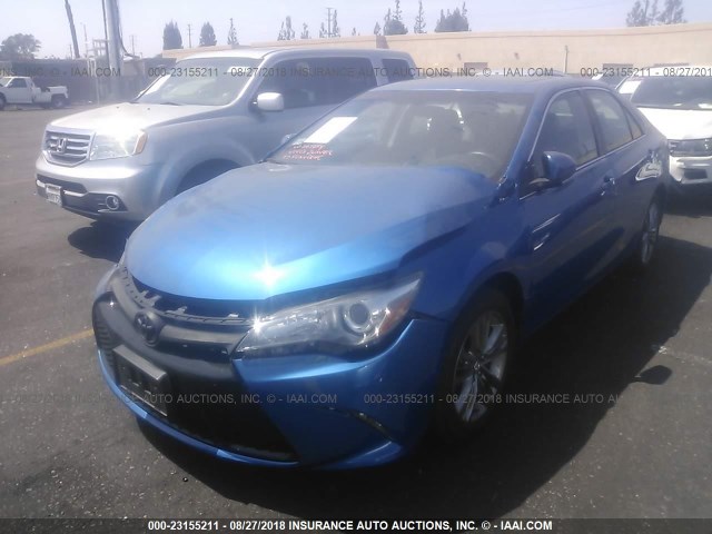 4T1BF1FK7HU646142 - 2017 TOYOTA CAMRY LE/XLE/SE/XSE 蓝色 照片 2