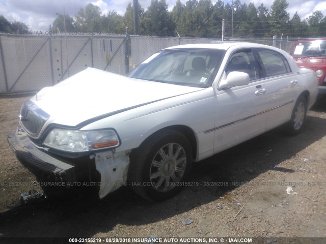 1LNHM82W06Y650072 - 2006 LINCOLN TOWN CAR SIGNATURE LIMITED WHITE photo 2