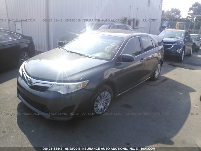 4T1BF1FK8CU002108 - 2012 TOYOTA CAMRY SE/LE/XLE GRAY photo 2