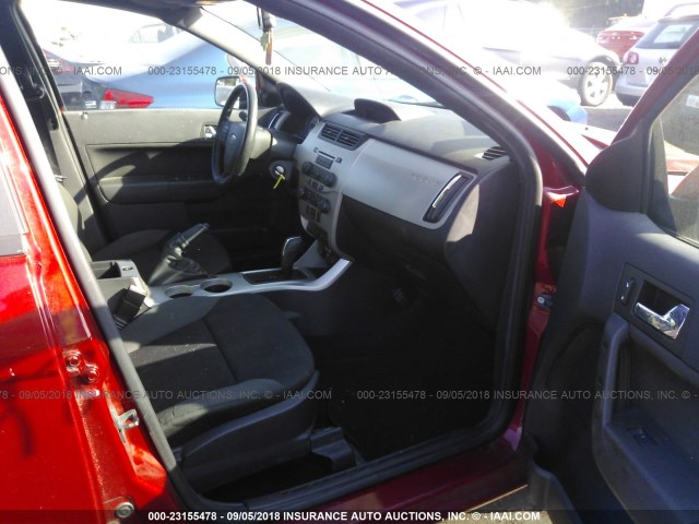 1FAHP3GN7AW129732 - 2010 FORD FOCUS SES RED photo 5