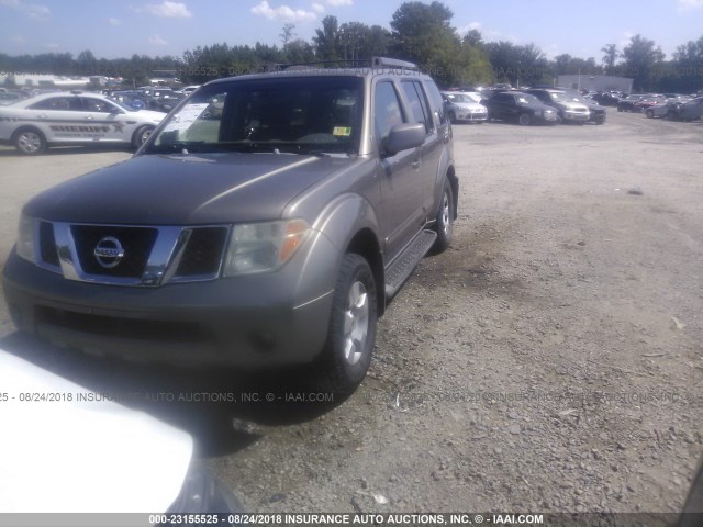 5N1AR18W76C650570 - 2006 NISSAN PATHFINDER LE/SE/XE GRAY photo 2