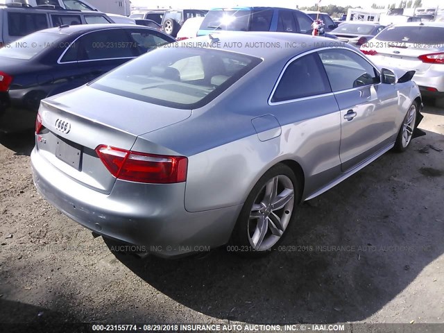 WAURV78T09A032256 - 2009 AUDI S5 QUATTRO GRAY photo 4