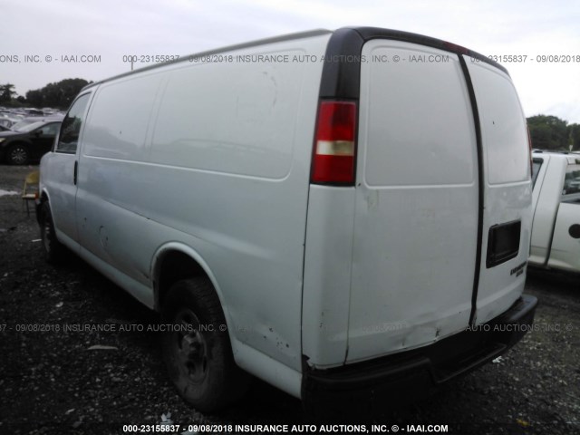 1GCFG15X761134928 - 2006 CHEVROLET EXPRESS G1500  WHITE photo 3