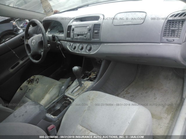4T1BE32K24U865928 - 2004 TOYOTA CAMRY LE/XLE/SE 灰色 照片 5