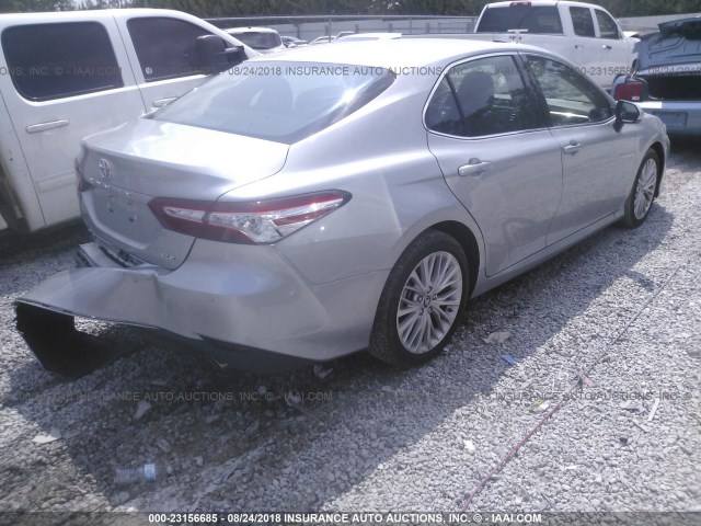 4T1B11HK4JU501254 - 2018 TOYOTA CAMRY L/LE/XLE/SE/XSE SILVER photo 4