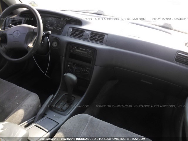 JT2BG22K0W0204183 - 1998 TOYOTA CAMRY CE/LE/XLE 蓝色 照片 5