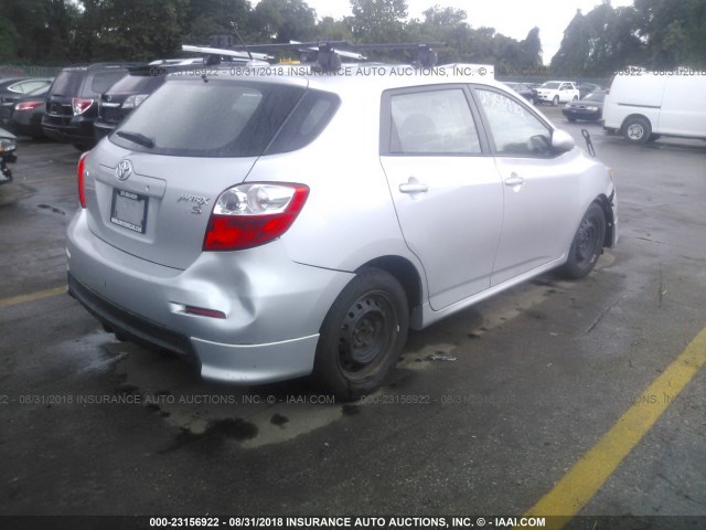 2T1KE40E69C012704 - 2009 TOYOTA COROLLA MATRIX S SILVER photo 4