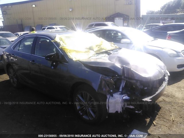 4T1BF1FK1HU279948 - 2017 TOYOTA CAMRY LE/XLE/SE/XSE 灰色 照片 1