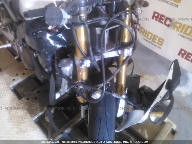 JKBZXJB113A005338 - 2003 KAWASAKI ZX636 B1 WHITE photo 6