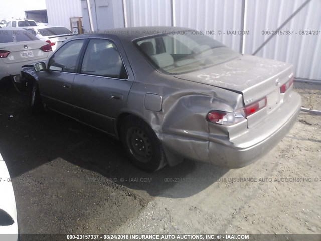 JT2BG22K3W0214500 - 1998 TOYOTA CAMRY CE/LE/XLE 米色 照片 3