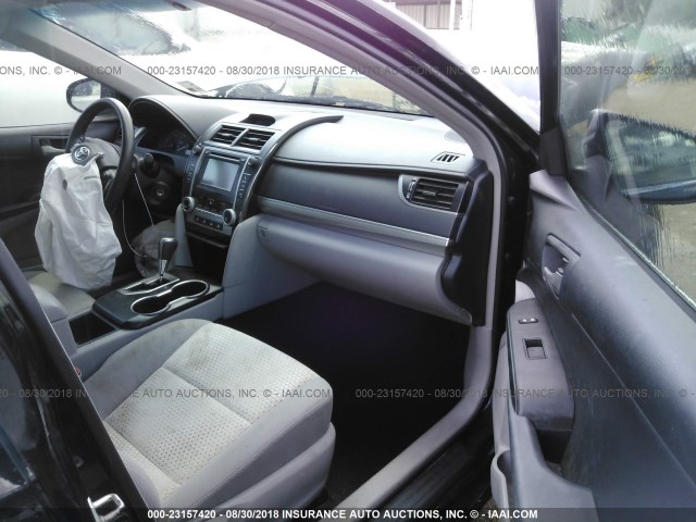4T4BF1FK8DR326604 - 2013 TOYOTA CAMRY L/SE/LE/XLE 黑色 照片 5