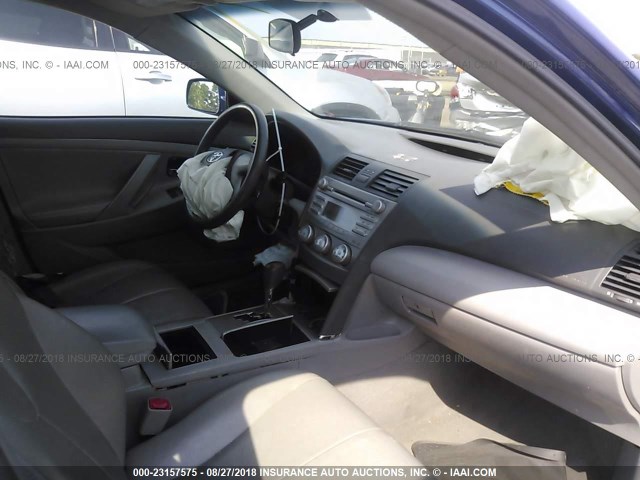 4T1BF3EK0AU509899 - 2010 TOYOTA CAMRY SE/LE/XLE BLUE photo 5
