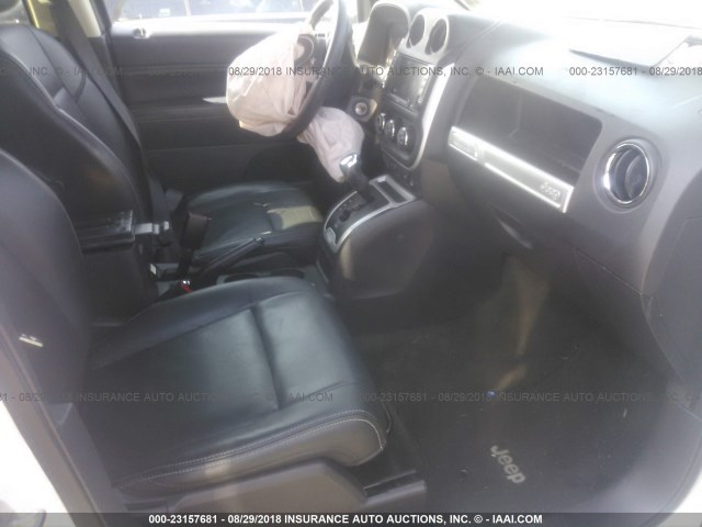 1C4NJDEB7GD730348 - 2016 JEEP COMPASS LATITUDE 白色 照片 5