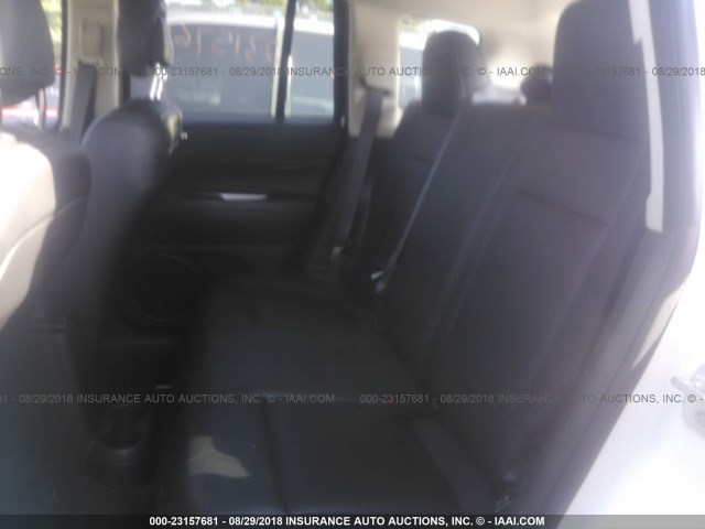 1C4NJDEB7GD730348 - 2016 JEEP COMPASS LATITUDE 白色 照片 8