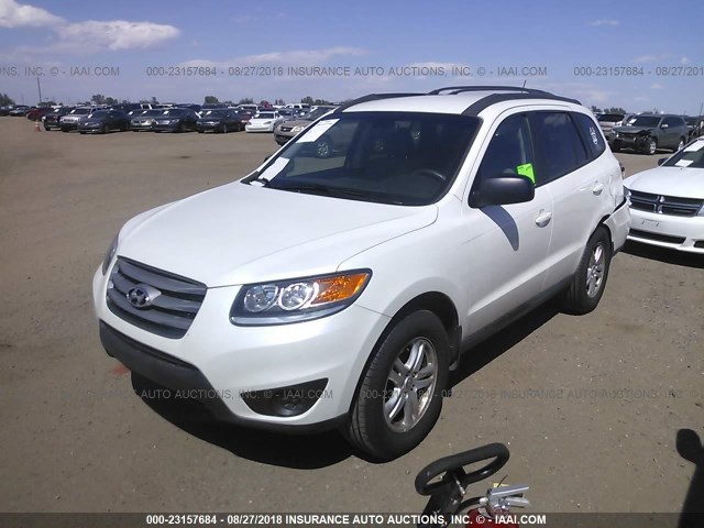 5XYZGDAB0CG118008 - 2012 HYUNDAI SANTA FE GLS WHITE photo 2