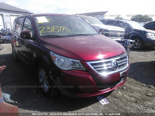 2C4RVABG2DR725734 - 2013 VOLKSWAGEN ROUTAN SE RED photo 1