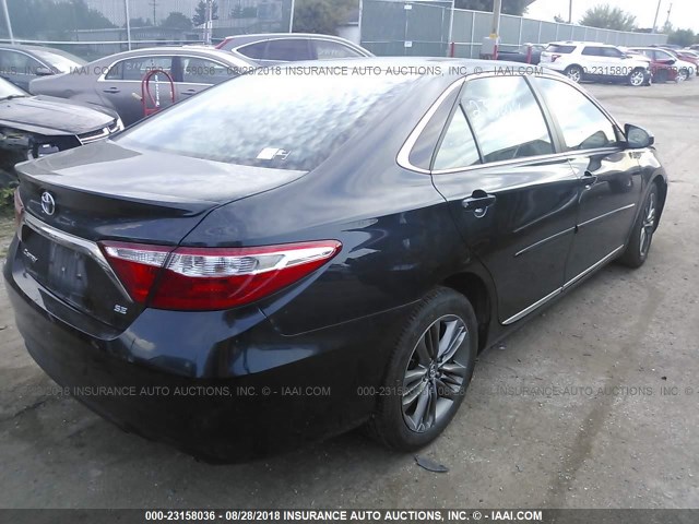 4T1BF1FK8GU260067 - 2016 TOYOTA CAMRY LE/XLE/SE/XSE BLACK photo 4