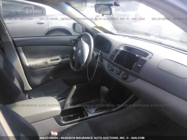 JTDBE32K130180247 - 2003 TOYOTA CAMRY LE/XLE 灰色 照片 5