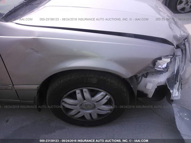 JT2BG22K810606106 - 2001 TOYOTA CAMRY CE/LE/XLE 棕色 照片 6