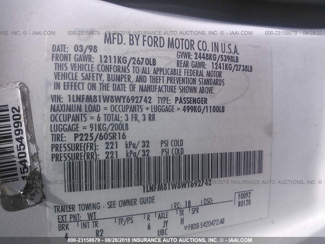 1LNFM81W8WY692742 - 1998 LINCOLN TOWN CAR EXECUTIVE WHITE photo 9