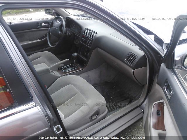 JH4KA7651NC030601 - 1992 ACURA LEGEND L GRAY photo 5