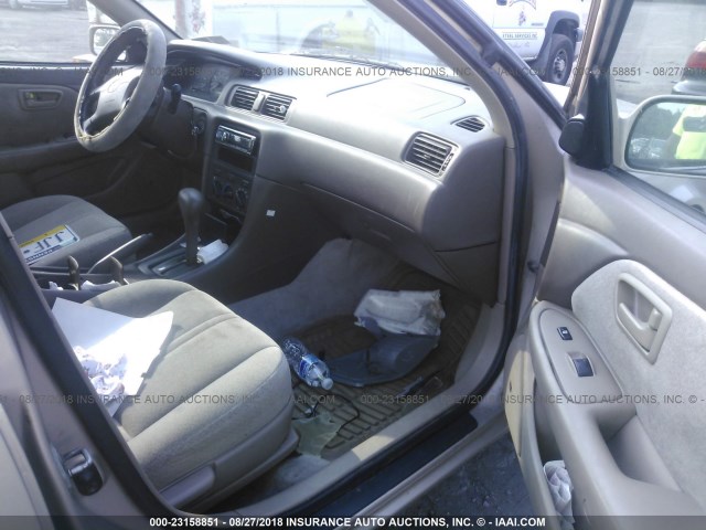 4T1BF22KX1U115356 - 2001 TOYOTA CAMRY LE/XLE TAN photo 5