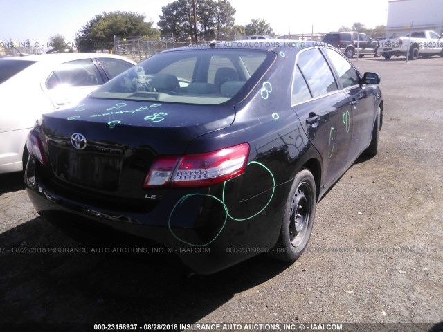 4T1BF3EK5BU770415 - 2011 TOYOTA CAMRY SE/LE/XLE შავი ფოტო 4