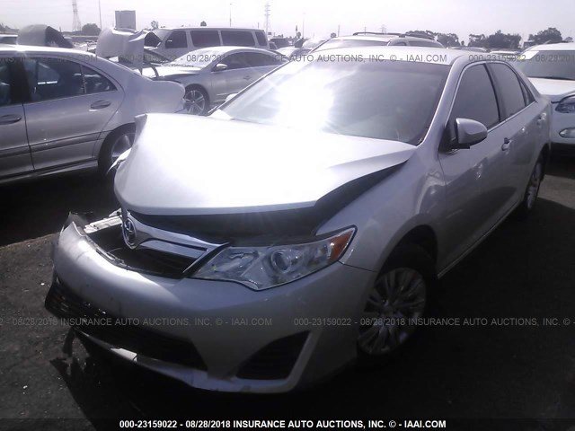 4T1BF1FKXCU121939 - 2012 TOYOTA CAMRY SE/LE/XLE 银色 照片 2