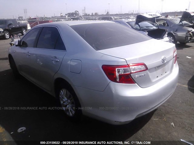 4T1BF1FKXCU121939 - 2012 TOYOTA CAMRY SE/LE/XLE 银色 照片 3