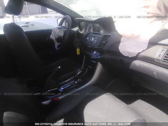 1HGCR2F58HA046099 - 2017 HONDA ACCORD SPORT WHITE photo 5