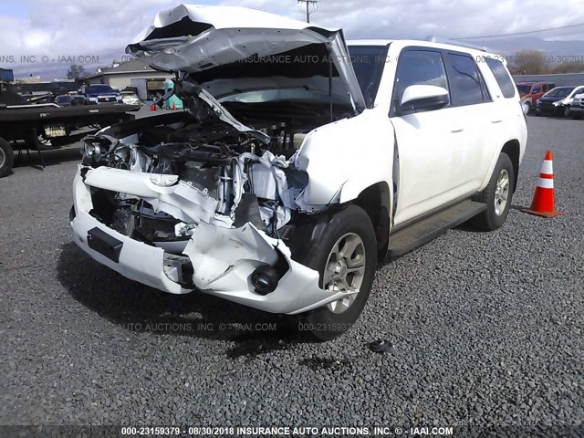 JTEBU5JR0G5394759 - 2016 TOYOTA 4RUNNER SR5 PREM/LTDL/TRAIL/TRD WHITE photo 2