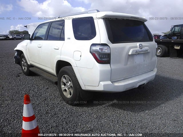 JTEBU5JR0G5394759 - 2016 TOYOTA 4RUNNER SR5 PREM/LTDL/TRAIL/TRD WHITE photo 3