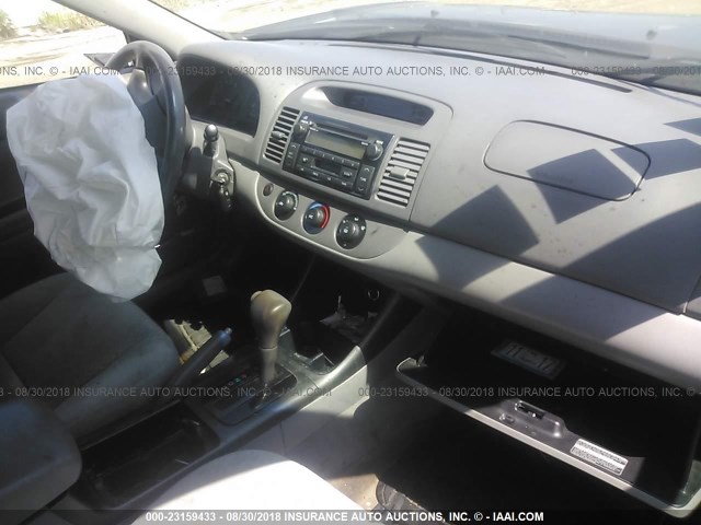 4T1BE32K94U914963 - 2004 TOYOTA CAMRY LE/XLE/SE Сұр фото 5