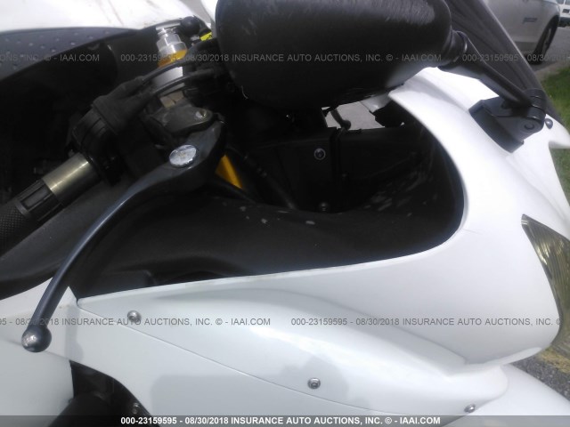 JKBZXJC105A019734 - 2005 KAWASAKI ZX636 C1 WHITE photo 5