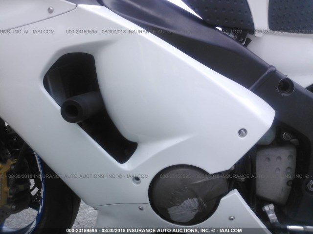 JKBZXJC105A019734 - 2005 KAWASAKI ZX636 C1 WHITE photo 9