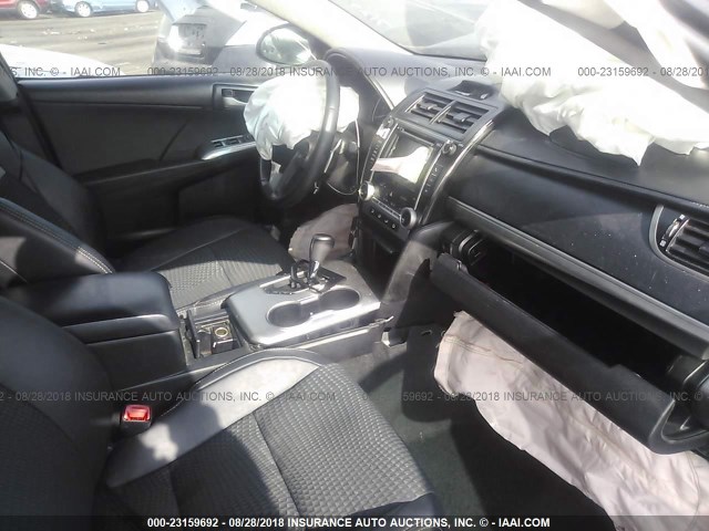 4T1BF1FK7EU302208 - 2014 TOYOTA CAMRY L/SE/LE/XLE Qara foto 5