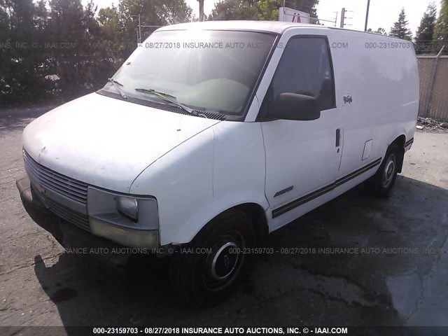 1GCDM19W9WB212220 - 1998 CHEVROLET ASTRO WHITE photo 2