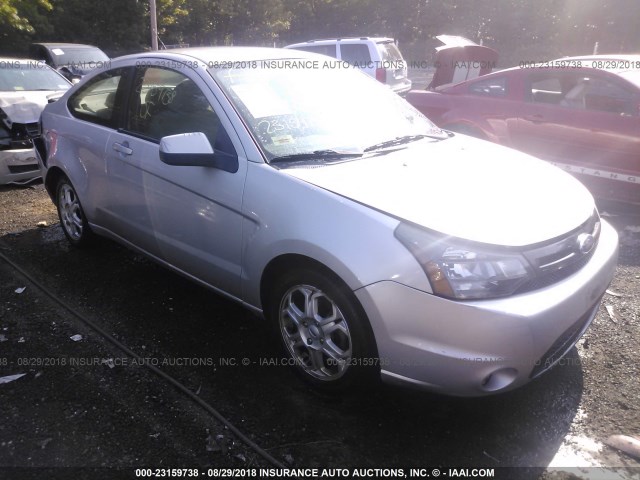 1FAHP32N69W216301 - 2009 FORD FOCUS SE SILVER photo 1