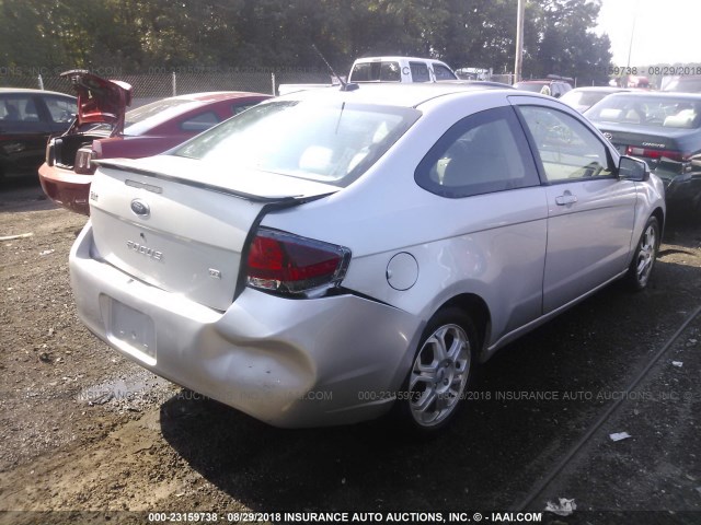 1FAHP32N69W216301 - 2009 FORD FOCUS SE SILVER photo 4