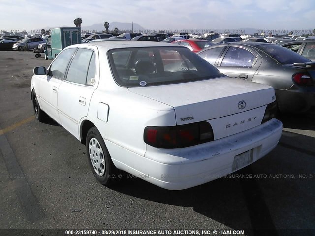 JT2BG12K8T0348098 - 1996 TOYOTA CAMRY DX/LE/XLE WHITE photo 3