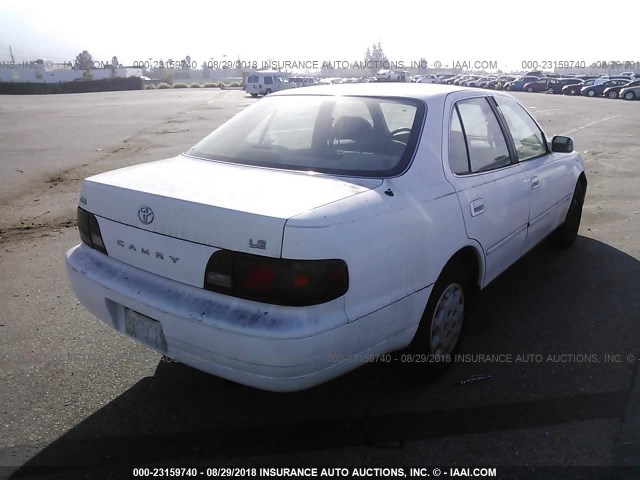 JT2BG12K8T0348098 - 1996 TOYOTA CAMRY DX/LE/XLE WHITE photo 4