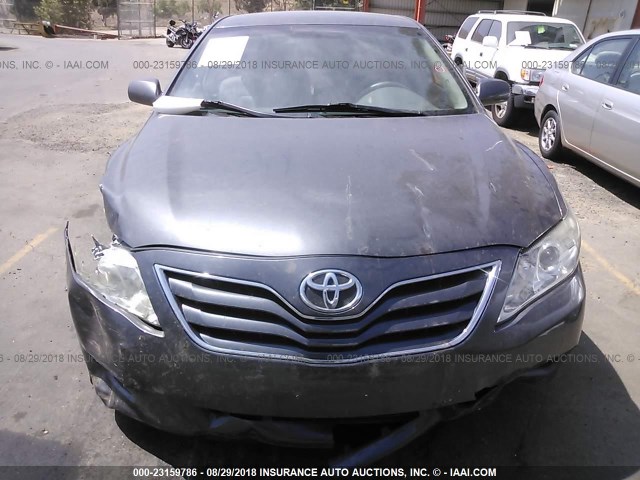 4T4BF3EK3BR187217 - 2011 TOYOTA CAMRY SE/LE/XLE ნაცრისფერი ფოტო 6