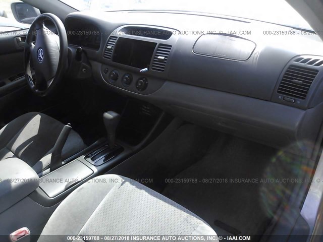 4T1BE32K94U299573 - 2004 TOYOTA CAMRY LE/XLE/SE 银色 照片 5
